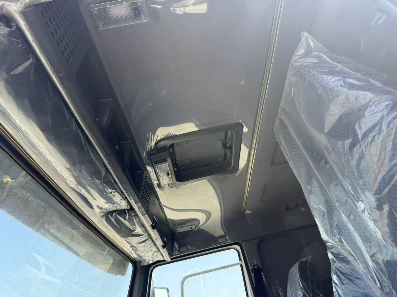 Howo howo China Brand Howo Dump 10 Wheeler 8x4 6x4 6 4 Sinotruk 371 Hp 375hp Sino Mine Tipper Truck for Sale - Camion: photos 4 Howo howo China Brand Howo Dump 10 Wheeler 8x4 6x4 6 4 Sinotruk 371 Hp 375hp Sino Mine Tipper Truck for Sale - Camion: photos 4