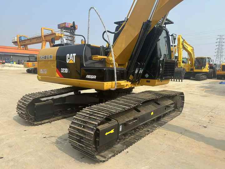 Certified Pre-Owned CAT 323DL | Heavy-Duty Excavator for Mining/ Construction - Price Negotiable! - Pelle sur chenille: photos 3 Certified Pre-Owned CAT 323DL | Heavy-Duty Excavator for Mining/ Construction - Price Negotiable! - Pelle sur chenille: photos 3
