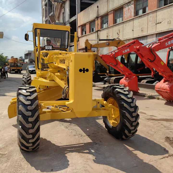 Japan Komatsu GD511 Motor Grader Cheap Price Komatsu Road Grader GD511 Good Condition in China - Niveleuse: photos 4 Japan Komatsu GD511 Motor Grader Cheap Price Komatsu Road Grader GD511 Good Condition in China - Niveleuse: photos 4
