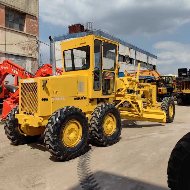 Japan Komatsu GD511 Motor Grader Cheap Price Komatsu Road Grader GD511 Good Condition in China - Niveleuse: photos 2 Japan Komatsu GD511 Motor Grader Cheap Price Komatsu Road Grader GD511 Good Condition in China - Niveleuse: photos 2