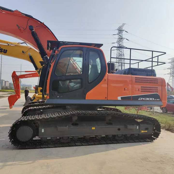 Korea Made Doosan Digger Dx300lc Doosan Used Machinery Excavator , Doosan Dx220 Dx300 Dx200 - Pelle sur chenille: photos 1 Korea Made Doosan Digger Dx300lc Doosan Used Machinery Excavator , Doosan Dx220 Dx300 Dx200 - Pelle sur chenille: photos 1