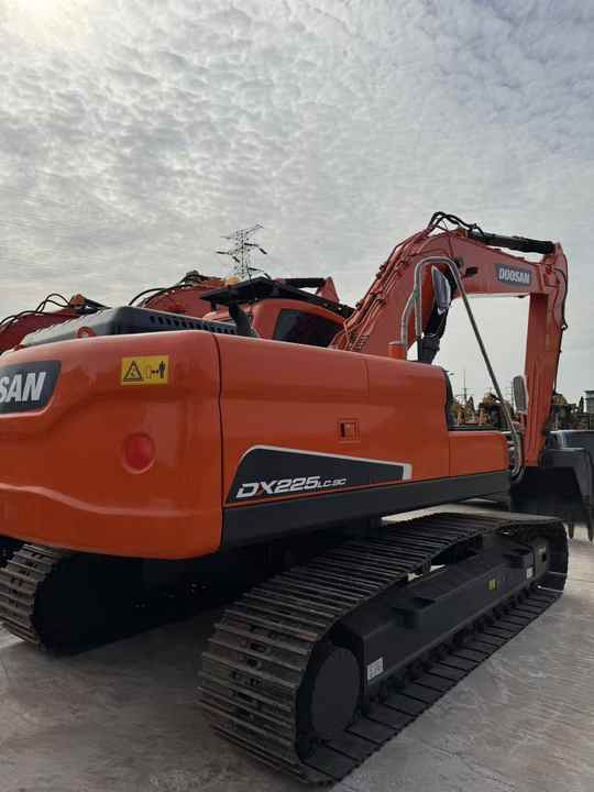Used Doosan DX225LC-9C Hydraulic Excavator 25 Ton Doosan Dx225 Crawler Excavator with Excellent Performance Low Price for Sale - Pelle: photos 3 Used Doosan DX225LC-9C Hydraulic Excavator 25 Ton Doosan Dx225 Crawler Excavator with Excellent Performance Low Price for Sale - Pelle: photos 3