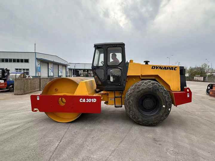Used Dynapac CA301 Vibratory Roller with Less Working Time and Superior Performance Used Dynapac 251d/301D Roller for Sale - Rouleau compresseur: photos 2 Used Dynapac CA301 Vibratory Roller with Less Working Time and Superior Performance Used Dynapac 251d/301D Roller for Sale - Rouleau compresseur: photos 2