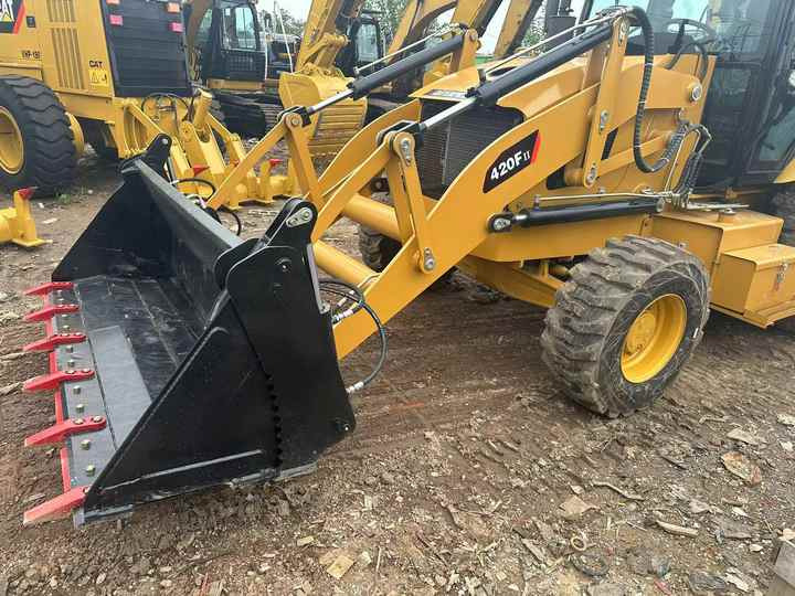 Used Wheel Loader CAT420F Caterpillar 420F Mini Construction Machinery Mini Wheel Skid Steer Loader in Stock - Tractopelle: photos 4 Used Wheel Loader CAT420F Caterpillar 420F Mini Construction Machinery Mini Wheel Skid Steer Loader in Stock - Tractopelle: photos 4