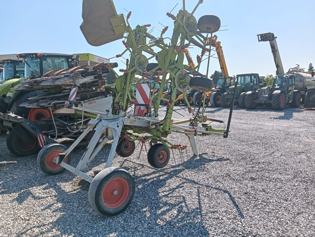 CLAAS VOLTO 900 T - Faneuse: photos 4 CLAAS VOLTO 900 T - Faneuse: photos 4