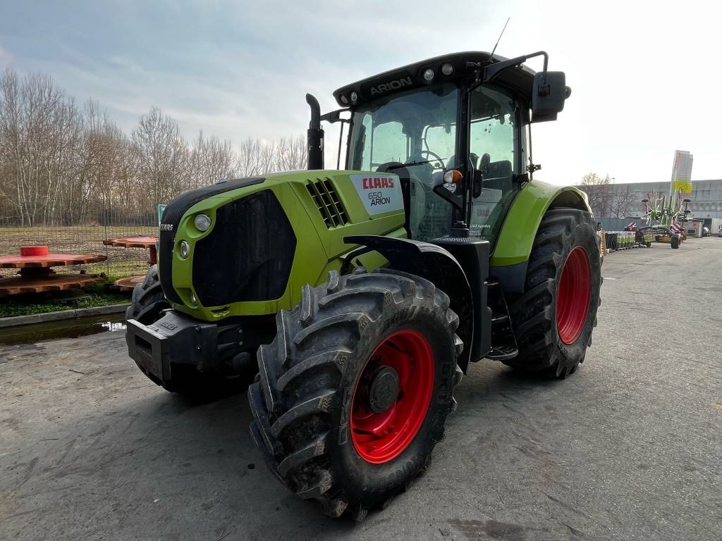 Tracteur agricole Claas Arion 650: photos 7
