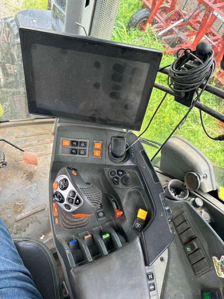Claas Axion 830 Cmatic - Tracteur agricole: photos 2 Claas Axion 830 Cmatic - Tracteur agricole: photos 2