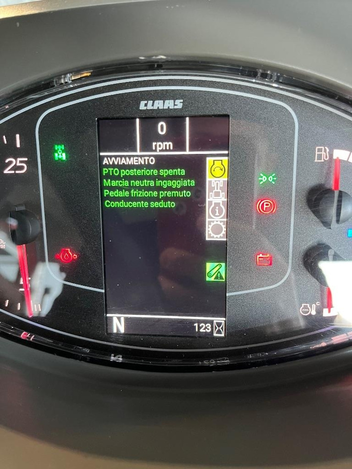 Claas Axos 3.105 - Tracteur agricole: photos 3 Claas Axos 3.105 - Tracteur agricole: photos 3