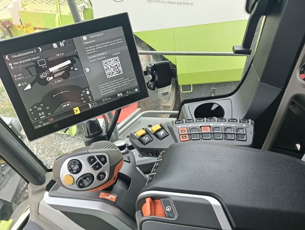 Claas TRION 750 - Moissonneuse-batteuse: photos 3 Claas TRION 750 - Moissonneuse-batteuse: photos 3