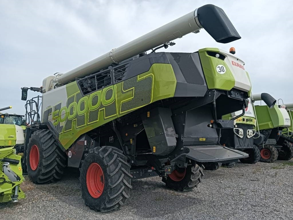 Claas TRION 750 - Moissonneuse-batteuse: photos 2 Claas TRION 750 - Moissonneuse-batteuse: photos 2