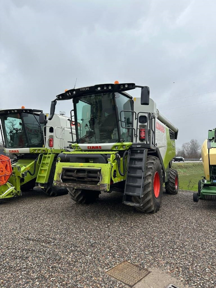 Claas Trion 530 - Moissonneuse-batteuse: photos 3 Claas Trion 530 - Moissonneuse-batteuse: photos 3