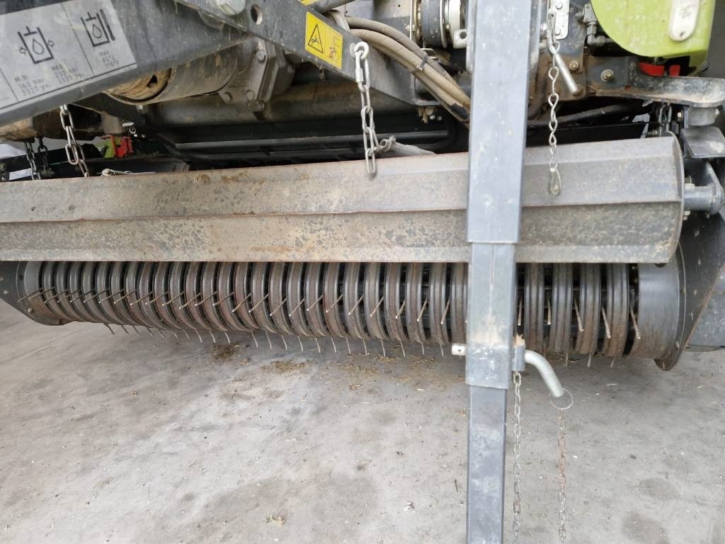 Claas VARIANT 380 PRO RF - Presse à balles rondes: photos 4 Claas VARIANT 380 PRO RF - Presse à balles rondes: photos 4