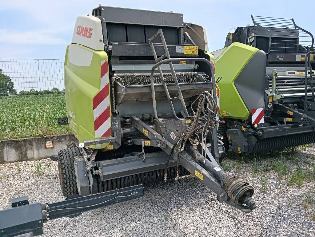 Claas Variant 480 RF - Presse à balles rondes: photos 1 Claas Variant 480 RF - Presse à balles rondes: photos 1