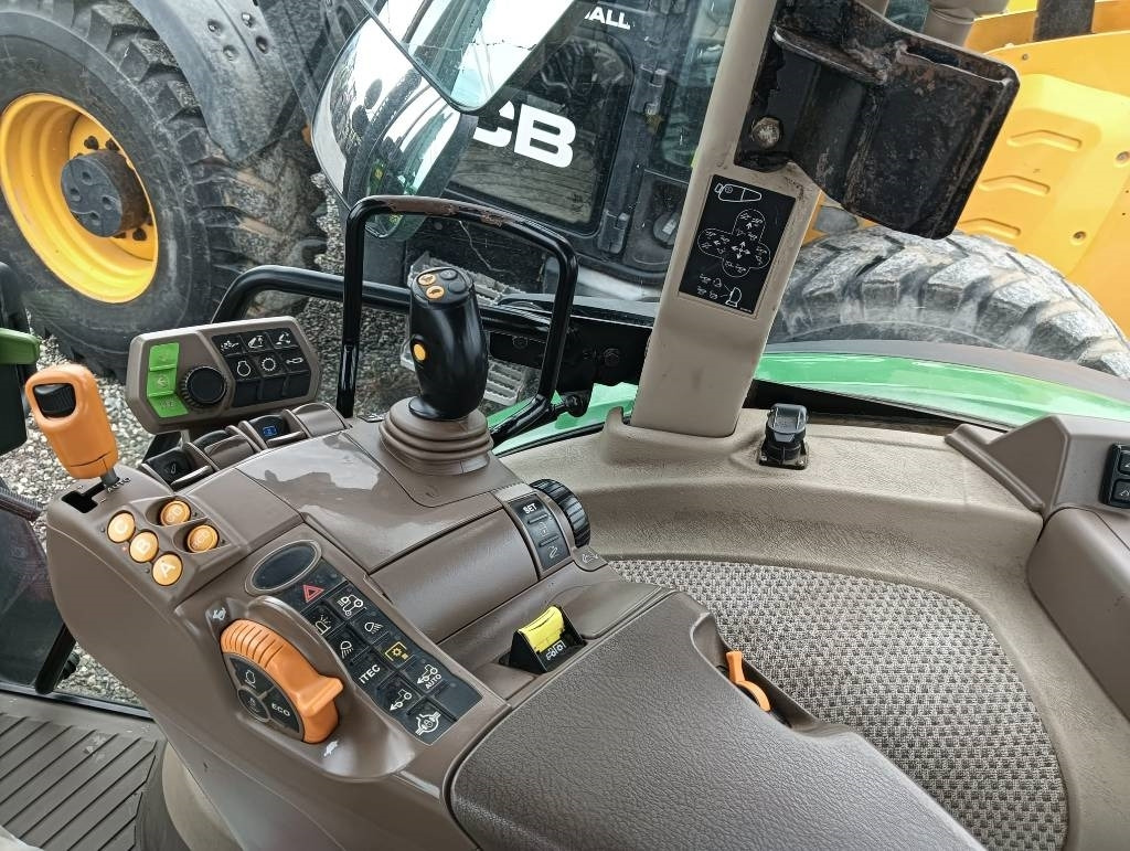John Deere 5125 R - Tracteur agricole: photos 5 John Deere 5125 R - Tracteur agricole: photos 5