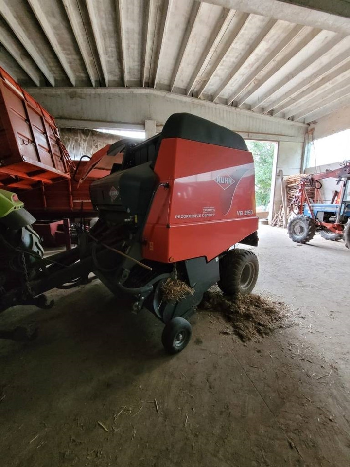 Kuhn VB 2160 - Presse à balles rondes: photos 1 Kuhn VB 2160 - Presse à balles rondes: photos 1