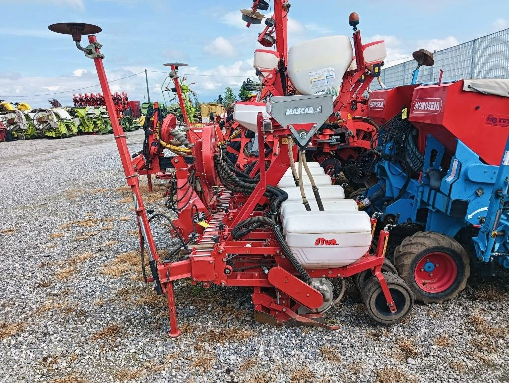 Mascar 6 FILE - Semoir monograine: photos 5 Mascar 6 FILE - Semoir monograine: photos 5