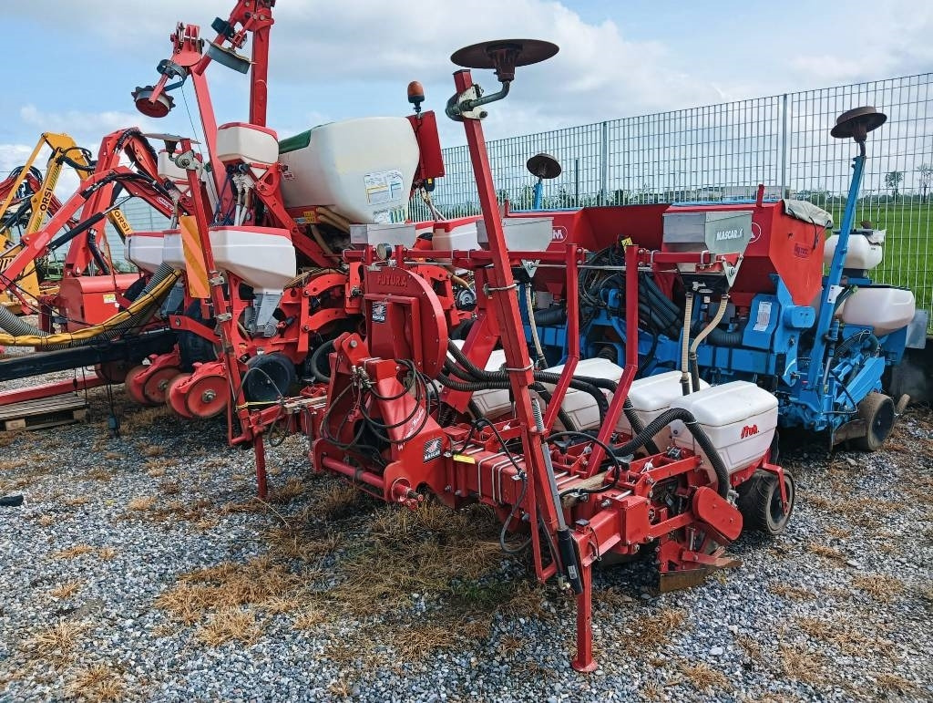 Mascar 6 FILE - Semoir monograine: photos 3 Mascar 6 FILE - Semoir monograine: photos 3