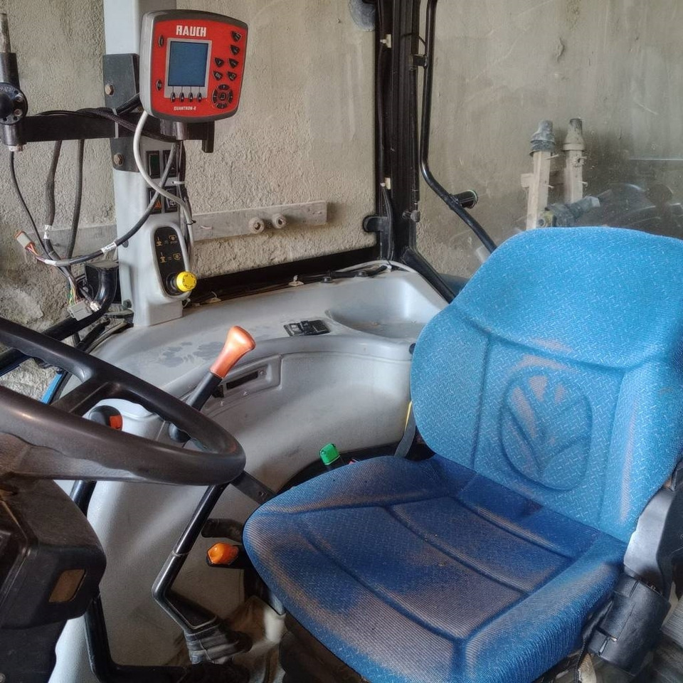 New Holland T 5050 - Tracteur agricole: photos 4 New Holland T 5050 - Tracteur agricole: photos 4