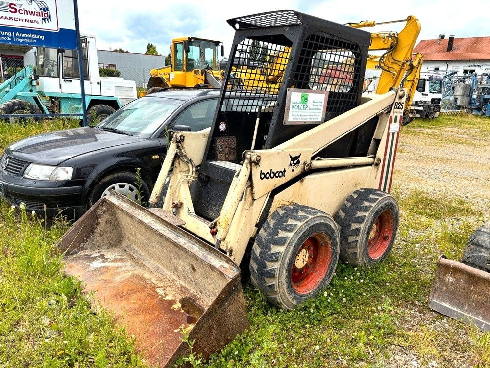 Bobcat 825 - Mini chargeuse: photos 1 Bobcat 825 - Mini chargeuse: photos 1