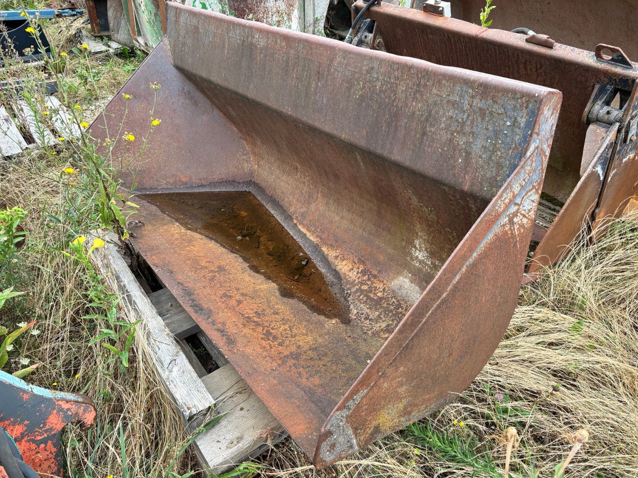 Schaeff Seitenkippschaufel - Chargeuse sur pneus: photos 1 Schaeff Seitenkippschaufel - Chargeuse sur pneus: photos 1