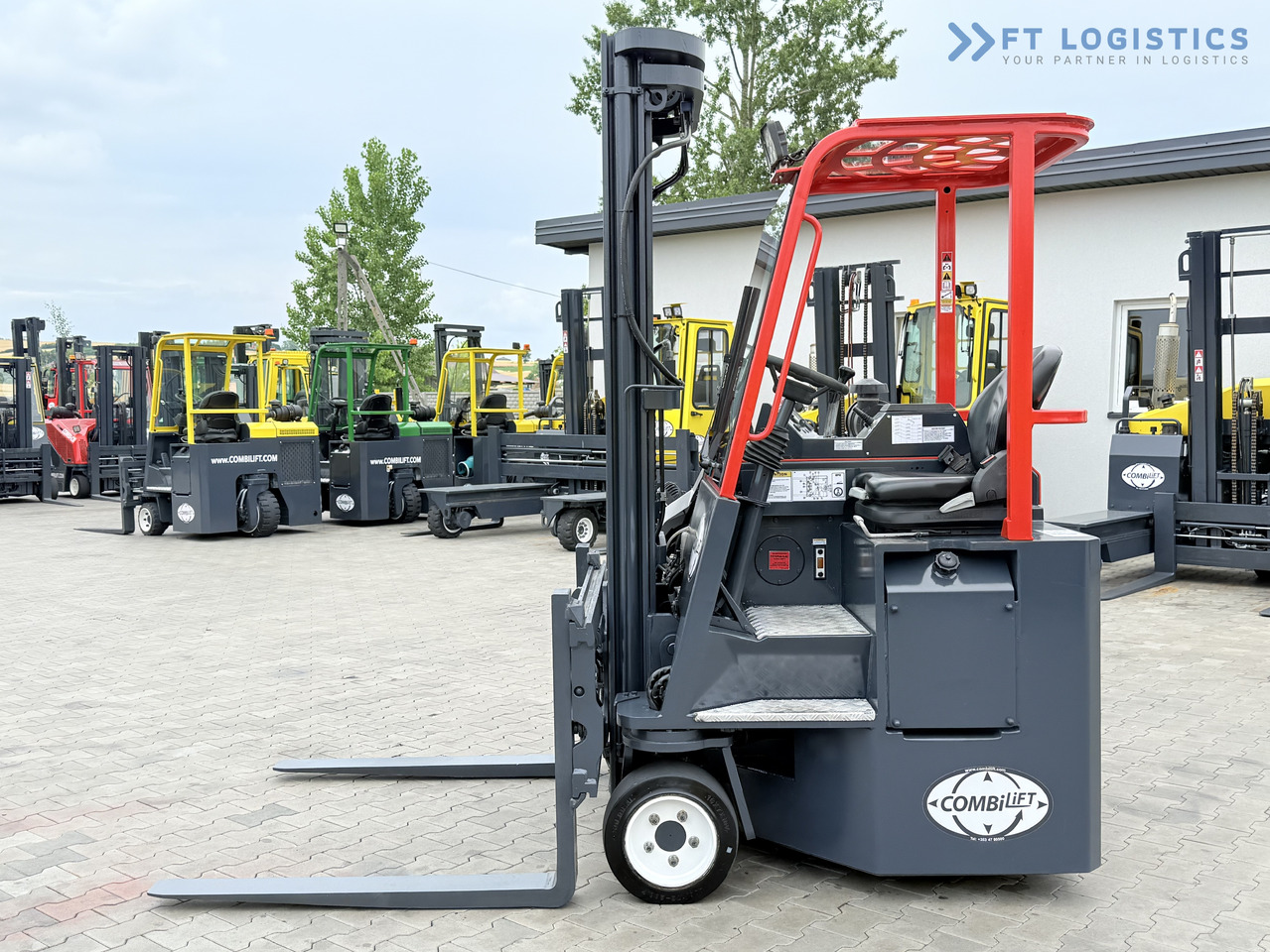 COMBILIFT Combilift C3000CB – TRIPLEX 6000mm – Year 2016 / Only 2,161 hours / Free Lift / Fork Positioner / Diesel - Chariot multidirectionnel: photos 2 COMBILIFT Combilift C3000CB – TRIPLEX 6000mm – Year 2016 / Only 2,161 hours / Free Lift / Fork Positioner / Diesel - Chariot multidirectionnel: photos 2