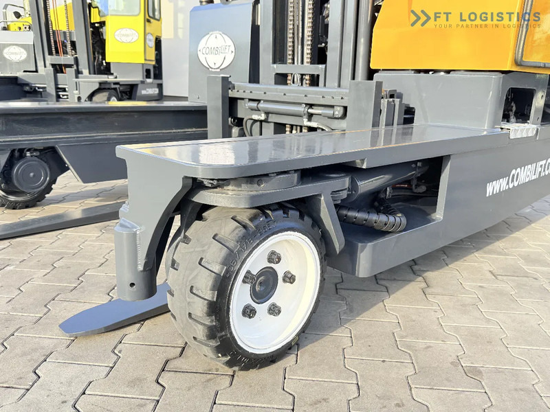 Combilift C3000 / GAS / DUPLEX 4500MM / ONLY 3096 HOURS / FORK SIDE SHIFT / FULL CABIN / EXCELLENT CONDITION / Wide range of four-way and - Chariot multidirectionnel: photos 5 Combilift C3000 / GAS / DUPLEX 4500MM / ONLY 3096 HOURS / FORK SIDE SHIFT / FULL CABIN / EXCELLENT CONDITION / Wide range of four-way and - Chariot multidirectionnel: photos 5