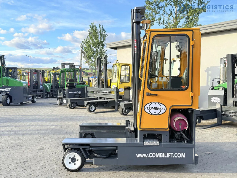 Combilift C3000 / GAS / DUPLEX 4500MM / ONLY 3096 HOURS / FORK SIDE SHIFT / FULL CABIN / EXCELLENT CONDITION / Wide range of four-way and - Chariot multidirectionnel: photos 2 Combilift C3000 / GAS / DUPLEX 4500MM / ONLY 3096 HOURS / FORK SIDE SHIFT / FULL CABIN / EXCELLENT CONDITION / Wide range of four-way and - Chariot multidirectionnel: photos 2