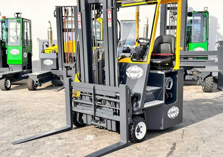Combilift C3000CB / GAS / TRIPLEX / 4900MM / FREE LIFT / FORK POSITIONER / SIC3000CB / GAS / TRIPLEX / 4900MM / FREE LIFT / FORK POSITIONER / SIDE SHIFT / LIKE NEWDE SHIFT / LIKE NEW - Chariot multidirectionnel: photos 3 Combilift C3000CB / GAS / TRIPLEX / 4900MM / FREE LIFT / FORK POSITIONER / SIC3000CB / GAS / TRIPLEX / 4900MM / FREE LIFT / FORK POSITIONER / SIDE SHIFT / LIKE NEWDE SHIFT / LIKE NEW - Chariot multidirectionnel: photos 3