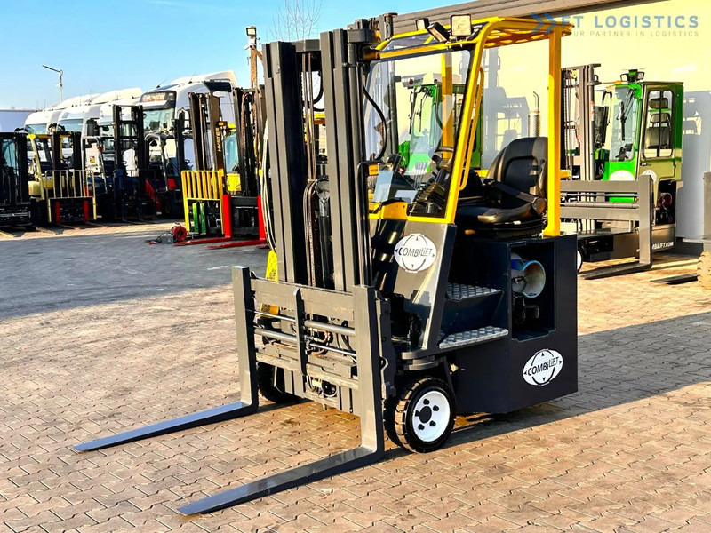 Combilift C3000CB / LPG / TRIPLEX - 4900MM / LPG / FREE LIFT / FORK POSITIONER C3000CB / LPG / TRIPLEX - 4900MM / LPG / FREE LIFT / FORK P - Chariot multidirectionnel: photos 1 Combilift C3000CB / LPG / TRIPLEX - 4900MM / LPG / FREE LIFT / FORK POSITIONER C3000CB / LPG / TRIPLEX - 4900MM / LPG / FREE LIFT / FORK P - Chariot multidirectionnel: photos 1