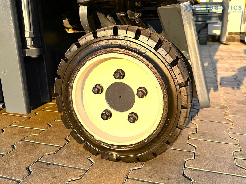 Chariot multidirectionnel Combilift C3000CB / LPG / TRIPLEX - 4900MM / LPG / FREE LIFT / FORK POSITIONER C3000CB / LPG / TRIPLEX - 4900MM / LPG / FREE LIFT / FORK P: photos 14 Chariot multidirectionnel Combilift C3000CB / LPG / TRIPLEX - 4900MM / LPG / FREE LIFT / FORK POSITIONER C3000CB / LPG / TRIPLEX - 4900MM / LPG / FREE LIFT / FORK P: photos 14