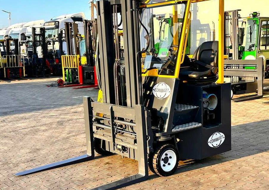 Combilift C3000CB / LPG / TRIPLEX - 4900MM / LPG / FREE LIFT / POSITIONER / FORK SIDE SHIFT / ONLY 7454 MTH / LIKE NEW - Chariot multidirectionnel: photos 2 Combilift C3000CB / LPG / TRIPLEX - 4900MM / LPG / FREE LIFT / POSITIONER / FORK SIDE SHIFT / ONLY 7454 MTH / LIKE NEW - Chariot multidirectionnel: photos 2