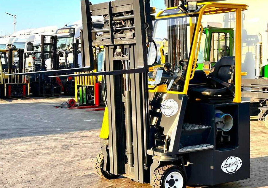 Combilift C3000CB / LPG / TRIPLEX - 4900MM / LPG / FREE LIFT / POSITIONER / FORK SIDE SHIFT / ONLY 7454 MTH / LIKE NEW - Chariot multidirectionnel: photos 1 Combilift C3000CB / LPG / TRIPLEX - 4900MM / LPG / FREE LIFT / POSITIONER / FORK SIDE SHIFT / ONLY 7454 MTH / LIKE NEW - Chariot multidirectionnel: photos 1