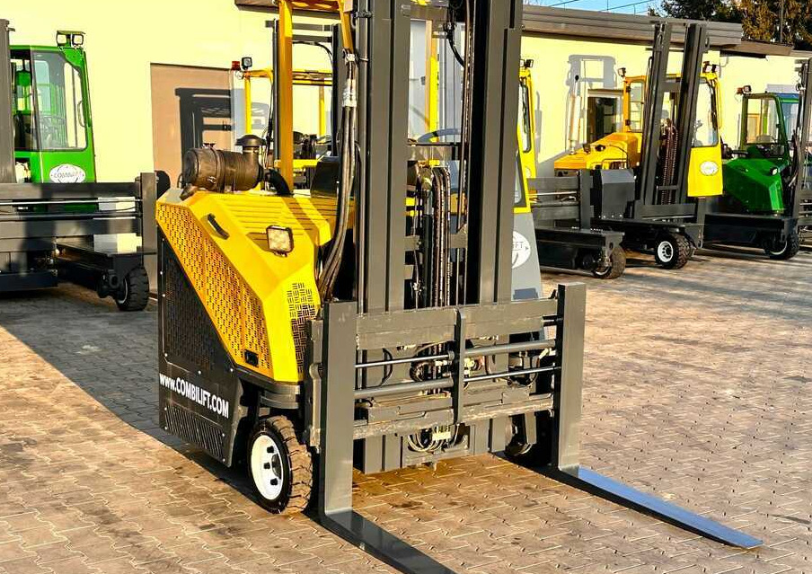 Combilift C3000CB / LPG / TRIPLEX - 4900MM / LPG / FREE LIFT / POSITIONER / FORK SIDE SHIFT / ONLY 7454 MTH / LIKE NEW - Chariot multidirectionnel: photos 4 Combilift C3000CB / LPG / TRIPLEX - 4900MM / LPG / FREE LIFT / POSITIONER / FORK SIDE SHIFT / ONLY 7454 MTH / LIKE NEW - Chariot multidirectionnel: photos 4