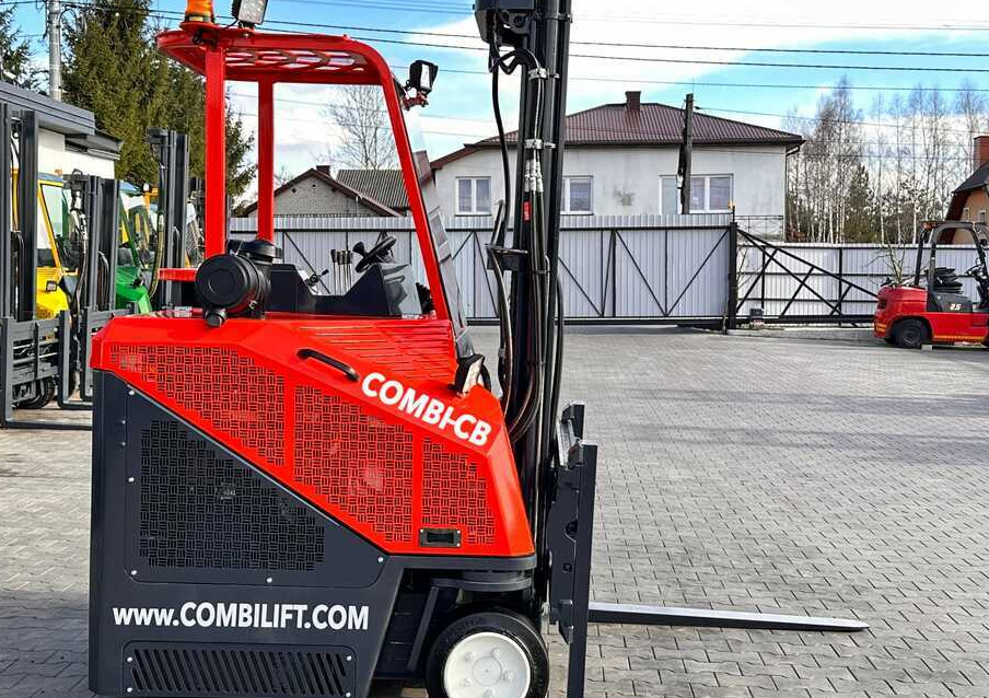 Combilift C3000CB / LPG / TRIPLEX / 5500MM / FREE LIFT / SIDE SHIFT + FORK POSITIONER / LIKE NEW - Chariot multidirectionnel: photos 5 Combilift C3000CB / LPG / TRIPLEX / 5500MM / FREE LIFT / SIDE SHIFT + FORK POSITIONER / LIKE NEW - Chariot multidirectionnel: photos 5