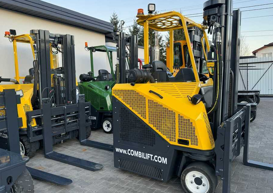 Combilift C3000CB-Triplex 4900mm -2015 year - Chariot multidirectionnel: photos 4 Combilift C3000CB-Triplex 4900mm -2015 year - Chariot multidirectionnel: photos 4