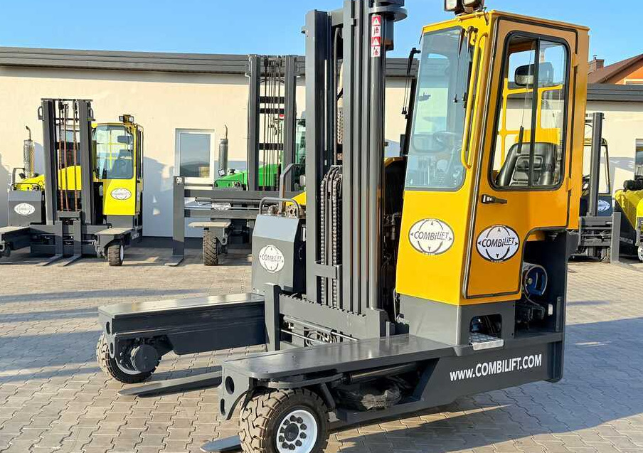 Combilift C4000 / GAS / TRIPLEX – 5600MM / FREE LIFT / FORK SIDESHIFT / LIKE NEW - Chariot multidirectionnel: photos 1 Combilift C4000 / GAS / TRIPLEX – 5600MM / FREE LIFT / FORK SIDESHIFT / LIKE NEW - Chariot multidirectionnel: photos 1