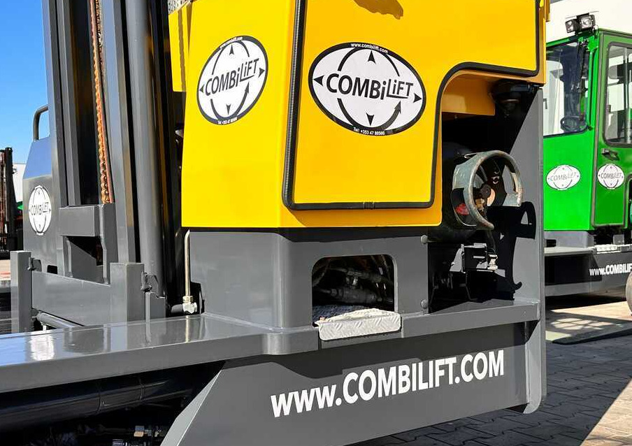 Combilift C4000 / LPG / DUPLEX / 4100MM / WEIGHT / FORK SIDE SHIFT / LIKE NEW - Chariot multidirectionnel: photos 3 Combilift C4000 / LPG / DUPLEX / 4100MM / WEIGHT / FORK SIDE SHIFT / LIKE NEW - Chariot multidirectionnel: photos 3