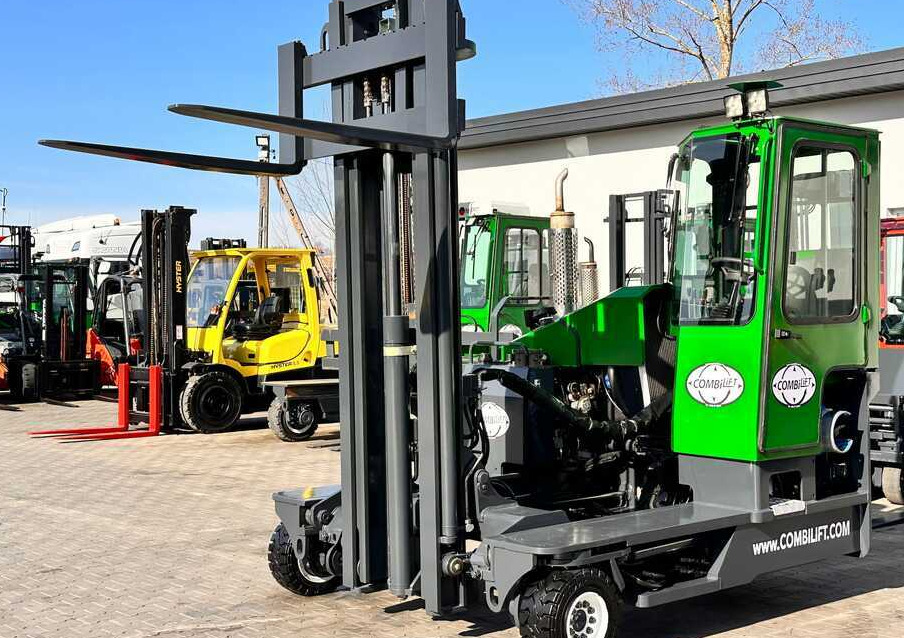 Combilift C4000 / LPG / DUPLEX / 4500MM / FREE LIFT / LIKE NEW - Chariot multidirectionnel: photos 1 Combilift C4000 / LPG / DUPLEX / 4500MM / FREE LIFT / LIKE NEW - Chariot multidirectionnel: photos 1