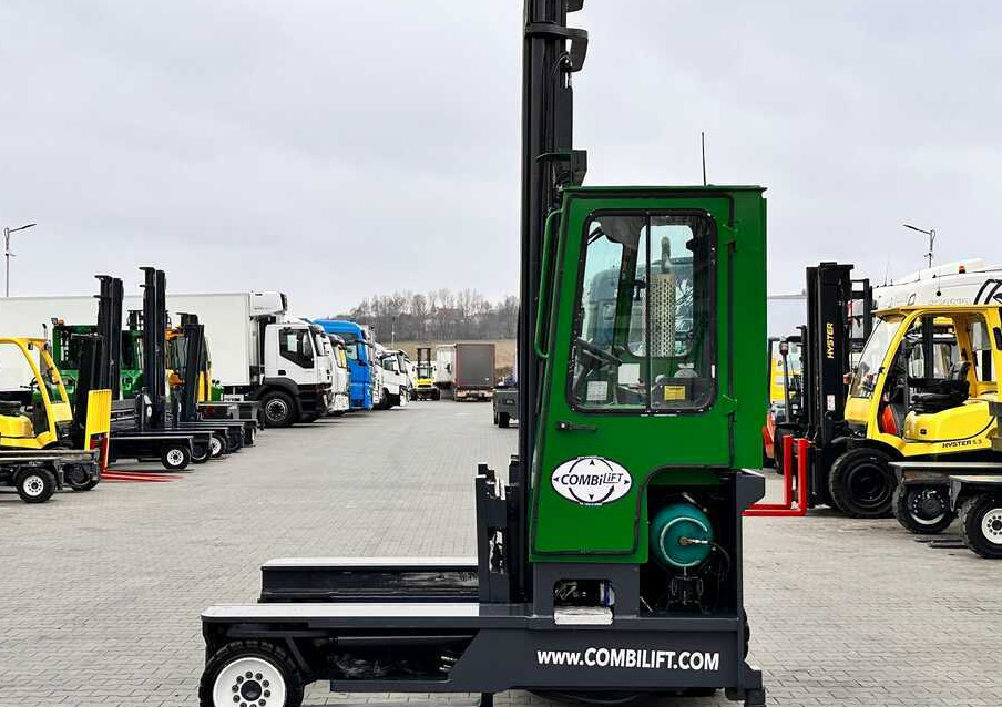 Combilift C4000 / LPG / DUPLEX / LIFTING HEIGHT 550CM / FREE LIFT / LIKE NEW - Chariot multidirectionnel: photos 2 Combilift C4000 / LPG / DUPLEX / LIFTING HEIGHT 550CM / FREE LIFT / LIKE NEW - Chariot multidirectionnel: photos 2