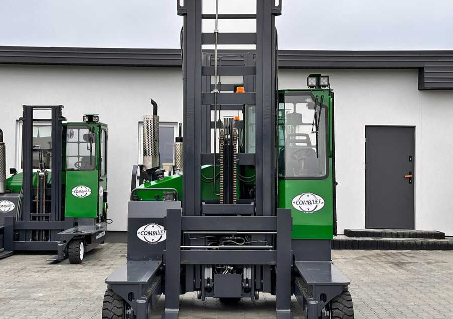 Combilift C4000 / LPG / DUPLEX / LIFTING HEIGHT 550CM / FREE LIFT / LIKE NEW - Chariot multidirectionnel: photos 3 Combilift C4000 / LPG / DUPLEX / LIFTING HEIGHT 550CM / FREE LIFT / LIKE NEW - Chariot multidirectionnel: photos 3