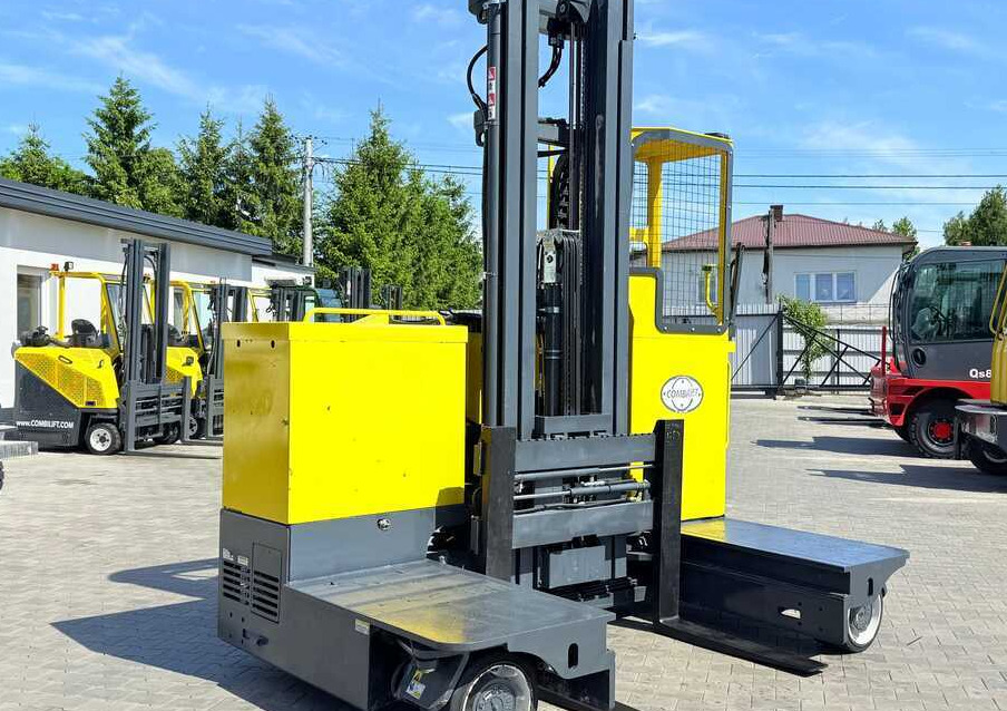 Combilift C4000STE / TRIPLEX / 6850MM / FREE LIFT / ONLY 1,348 HOURS / FORK SIDESHIFT / EXCELLENT CONDITION - Chariot multidirectionnel: photos 3 Combilift C4000STE / TRIPLEX / 6850MM / FREE LIFT / ONLY 1,348 HOURS / FORK SIDESHIFT / EXCELLENT CONDITION - Chariot multidirectionnel: photos 3