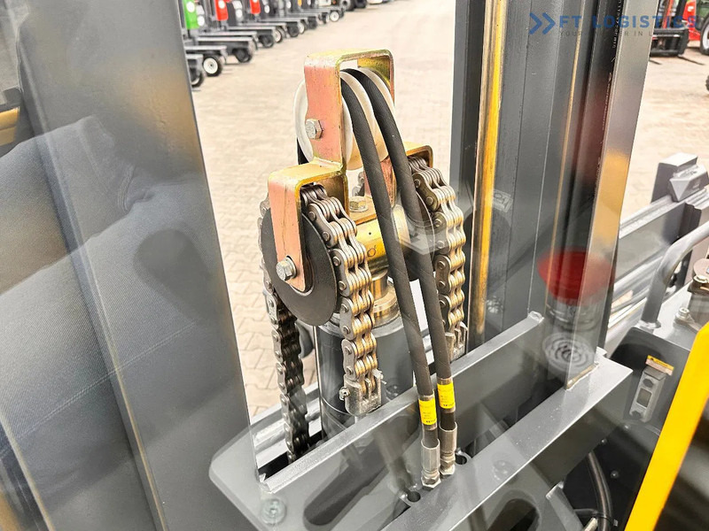 Combilift C4500 / DUPLEX / 4050MM / DIESEL / WIDE POSITIONER / FREE LIFT C4500 / DUPLEX / 4050MM / DIESEL / WIDE POSITIONER / FREE LIFT - Chariot multidirectionnel: photos 2 Combilift C4500 / DUPLEX / 4050MM / DIESEL / WIDE POSITIONER / FREE LIFT C4500 / DUPLEX / 4050MM / DIESEL / WIDE POSITIONER / FREE LIFT - Chariot multidirectionnel: photos 2