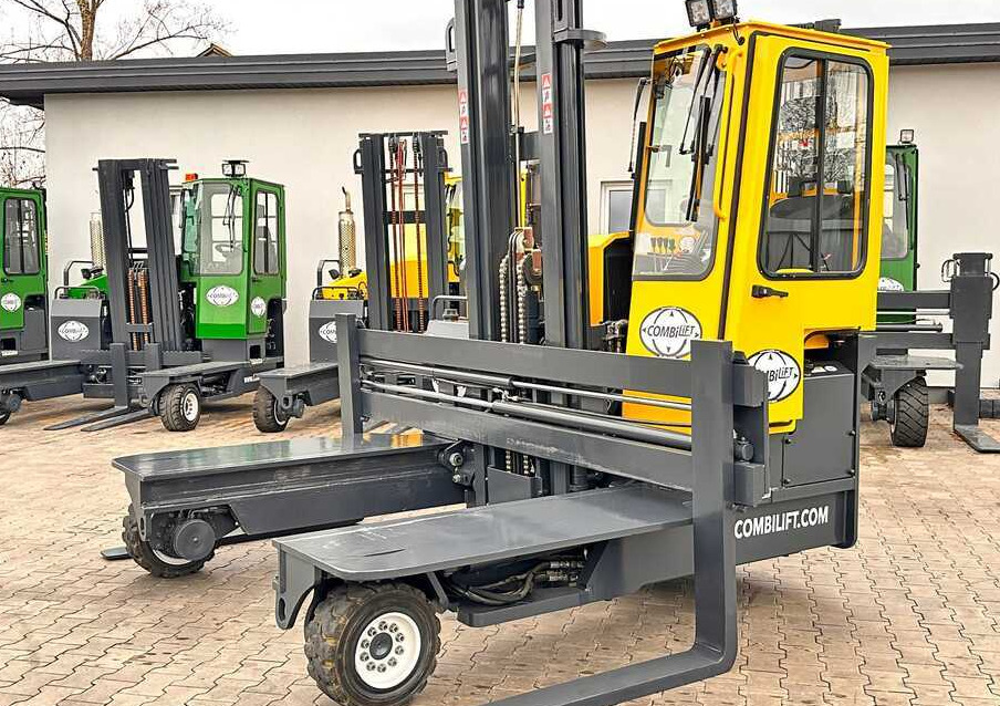 Combilift C4500 / DUPLEX / 4050MM / DIESEL / WIDE POSITIONER / FREE LIFT / SIDESHIFT / LIKE NEW - Chariot multidirectionnel: photos 1 Combilift C4500 / DUPLEX / 4050MM / DIESEL / WIDE POSITIONER / FREE LIFT / SIDESHIFT / LIKE NEW - Chariot multidirectionnel: photos 1