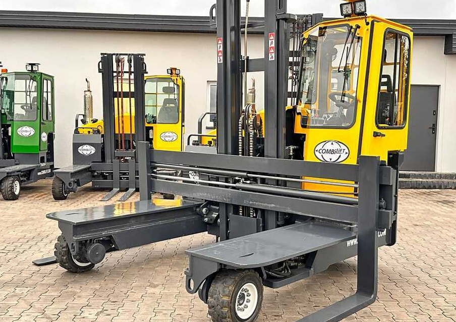 Combilift C4500 / DUPLEX / 4050MM / DIESEL / WIDE POSITIONER / FREE LIFT / SIDESHIFT / LIKE NEW - Chariot multidirectionnel: photos 1 Combilift C4500 / DUPLEX / 4050MM / DIESEL / WIDE POSITIONER / FREE LIFT / SIDESHIFT / LIKE NEW - Chariot multidirectionnel: photos 1