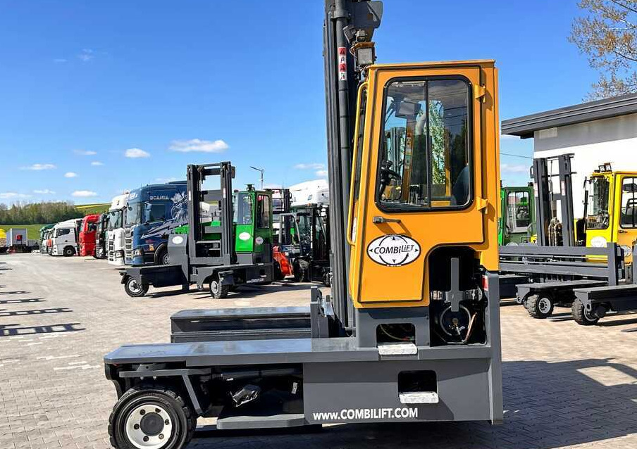 Combilift C9000 / GAS / DUPLEX / 4700MM / FREE LIFT / POSITIONER / FORK SIDE SHIFT / EXCELLENT CONDITION - Chariot multidirectionnel: photos 2 Combilift C9000 / GAS / DUPLEX / 4700MM / FREE LIFT / POSITIONER / FORK SIDE SHIFT / EXCELLENT CONDITION - Chariot multidirectionnel: photos 2