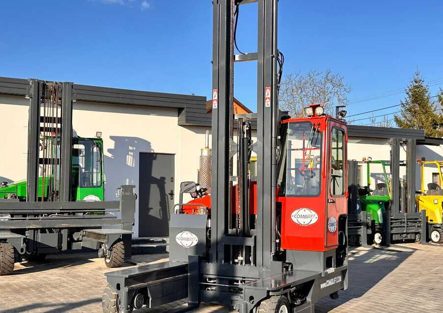 Combilift COMBILIFT C4000 – TRIPLEX 9300 mm – Year 2017 – GAS – FREE LIFT – FORK SIDE SHIFT – CONDITION 5/5 - Chariot multidirectionnel: photos 4 Combilift COMBILIFT C4000 – TRIPLEX 9300 mm – Year 2017 – GAS – FREE LIFT – FORK SIDE SHIFT – CONDITION 5/5 - Chariot multidirectionnel: photos 4