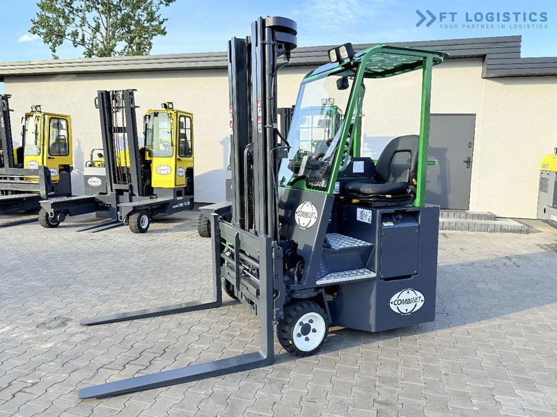 Combilift Combilift C2500CB / TRIPLEX / 5500MM / FREE LIFT / DIESEL / ONLY 3768 MTH / FORK POSITIONER / SIDE SHIFT / NEW TYRES / LIKE NEW - Chariot multidirectionnel: photos 2 Combilift Combilift C2500CB / TRIPLEX / 5500MM / FREE LIFT / DIESEL / ONLY 3768 MTH / FORK POSITIONER / SIDE SHIFT / NEW TYRES / LIKE NEW - Chariot multidirectionnel: photos 2