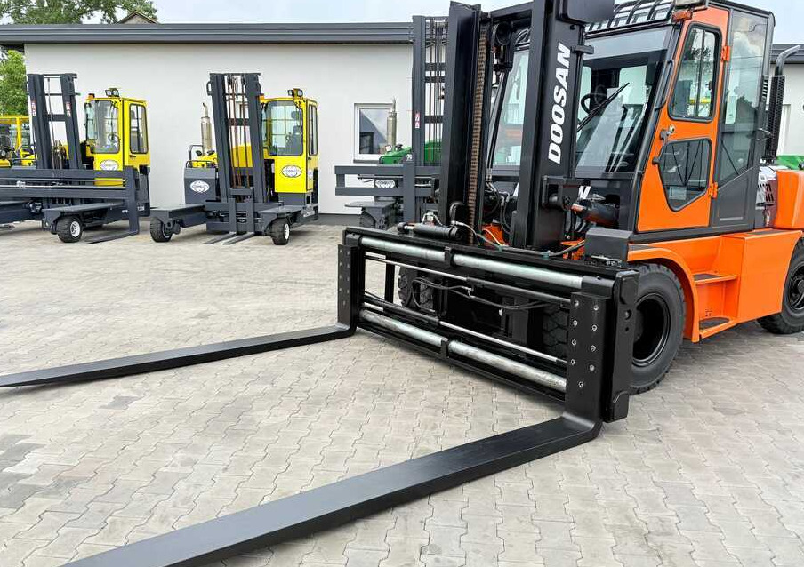Doosan DOOSAN / DUPLEX 3000MM / SIDE SHIFT / FORK POSITIONER / 2500MM FORKS / 7000KG / CABIN / LIKE NEW - Chariot élévateur diesel: photos 1 Doosan DOOSAN / DUPLEX 3000MM / SIDE SHIFT / FORK POSITIONER / 2500MM FORKS / 7000KG / CABIN / LIKE NEW - Chariot élévateur diesel: photos 1
