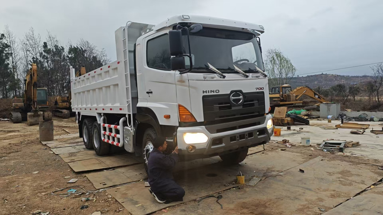 HINO HINO 700 - Camion benne: photos 1 HINO HINO 700 - Camion benne: photos 1
