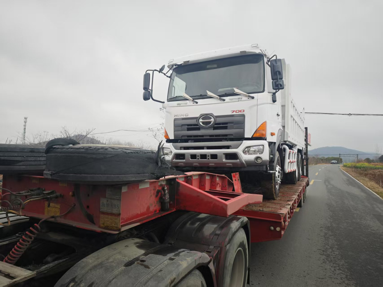 HINO HINO 700 - Camion benne: photos 4 HINO HINO 700 - Camion benne: photos 4
